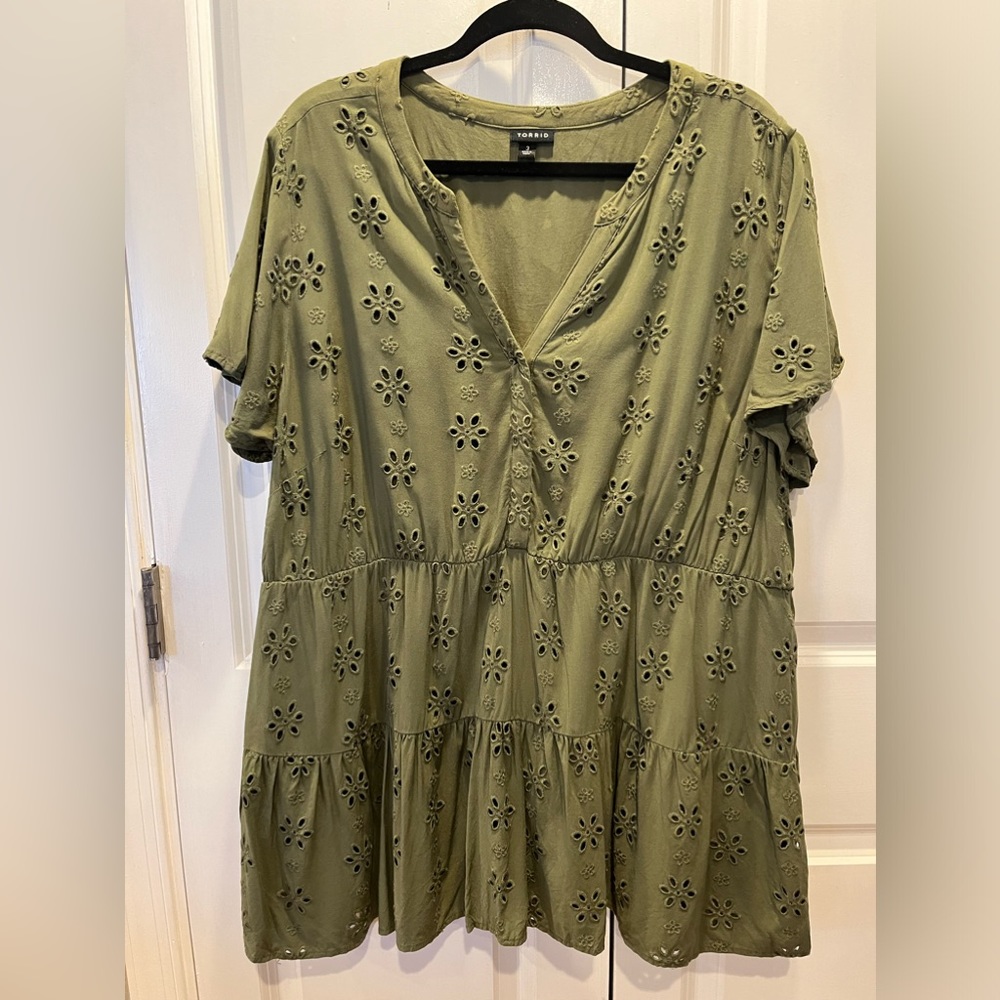 Torrid 3x babydoll eyelet tiered top. Great condition. Never dried in dryer.